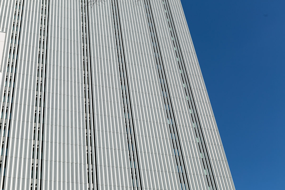 048