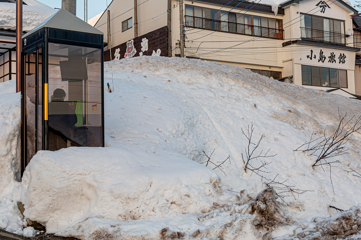 325